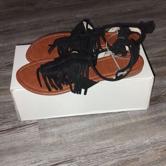 Olivia Miller Black Fringe Sandals Sz 8 NIB - Picture 2 of 6